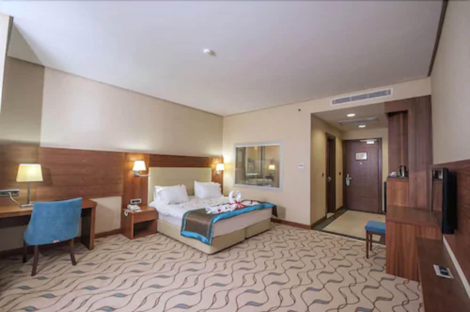 Margi Hotel Edirne Bagian luar foto A room at the hotel