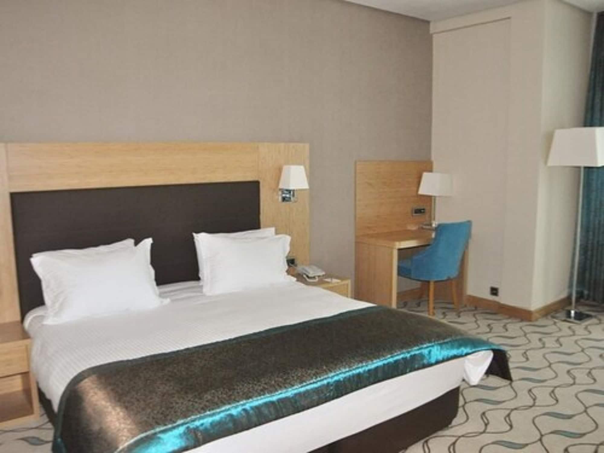 Margi Hotel Edirne Bagian luar foto A room at the hotel