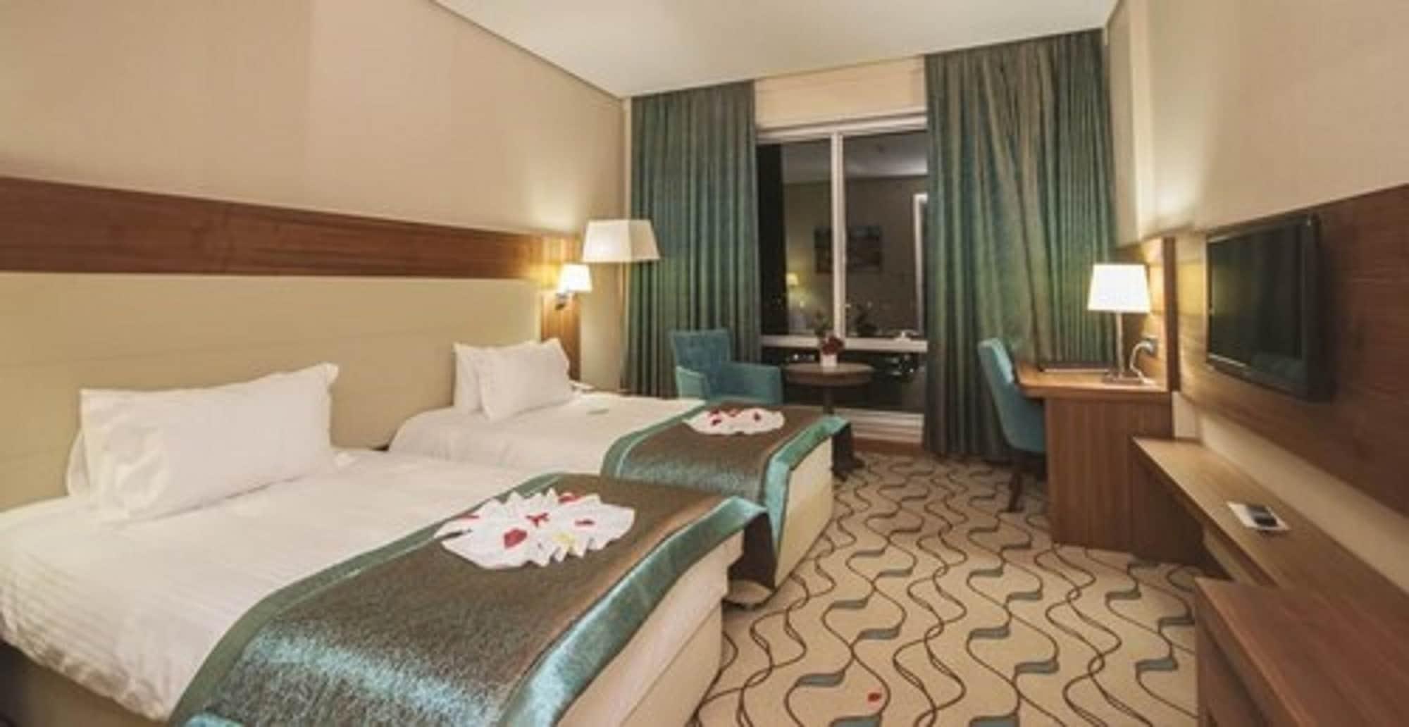 Margi Hotel Edirne Bagian luar foto A room at the hotel