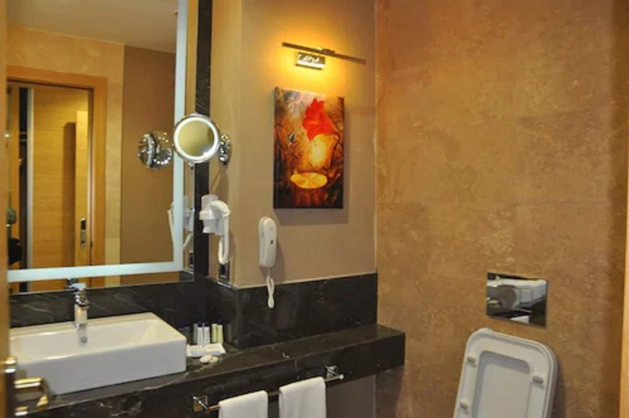 Margi Hotel Edirne Bagian luar foto Bathroom