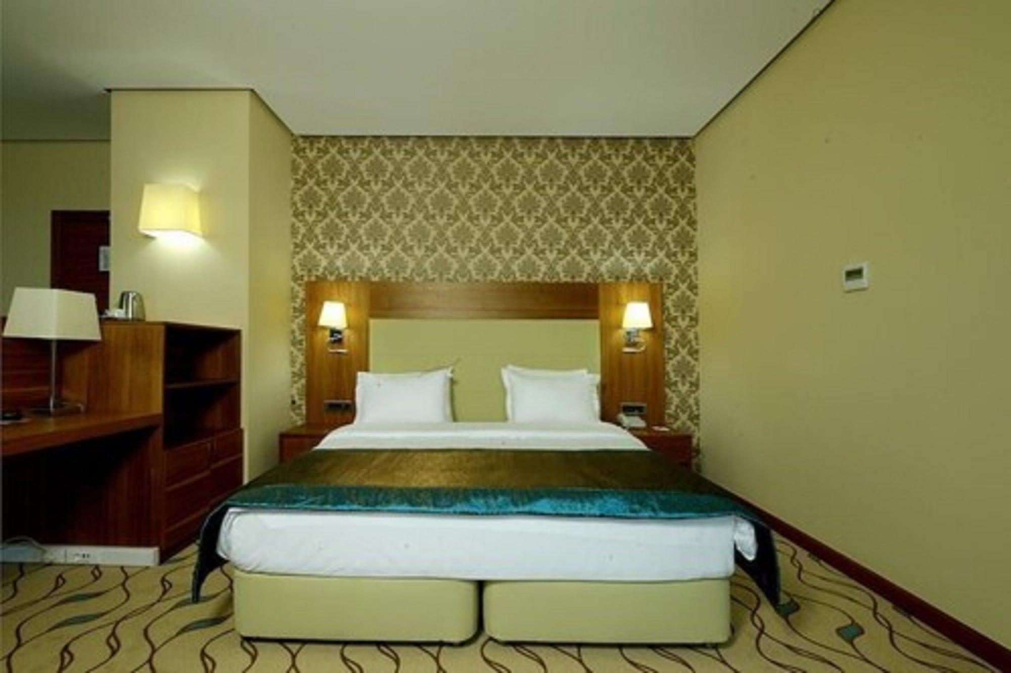 Margi Hotel Edirne Bagian luar foto A room at the hotel