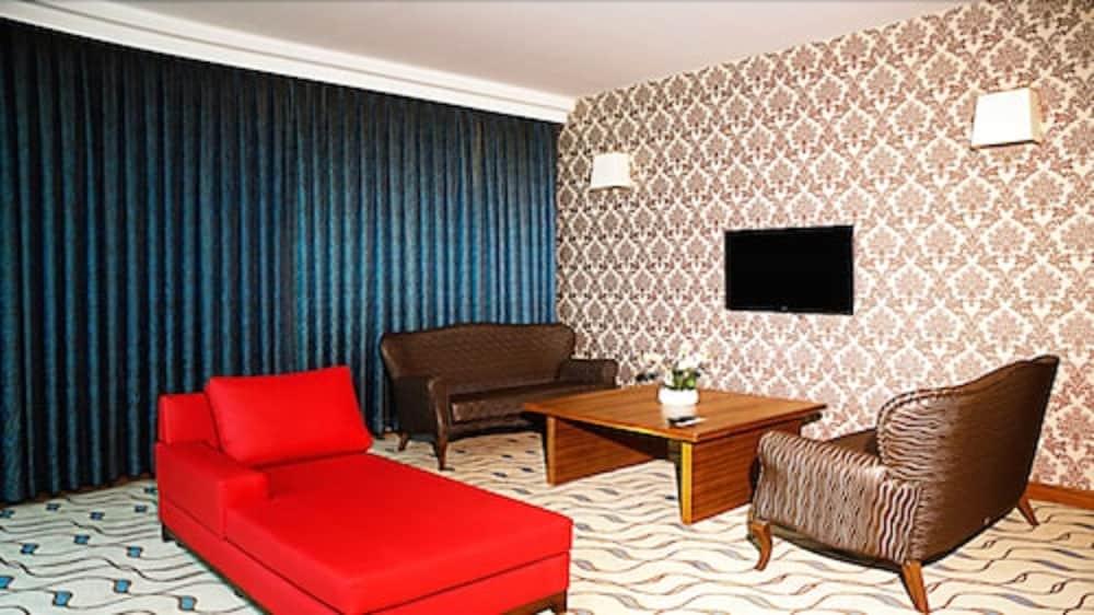 Margi Hotel Edirne Bagian luar foto Suite