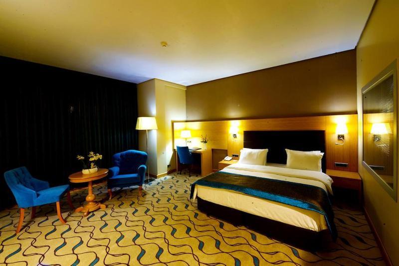 Margi Hotel Edirne Bagian luar foto A room at the hotel