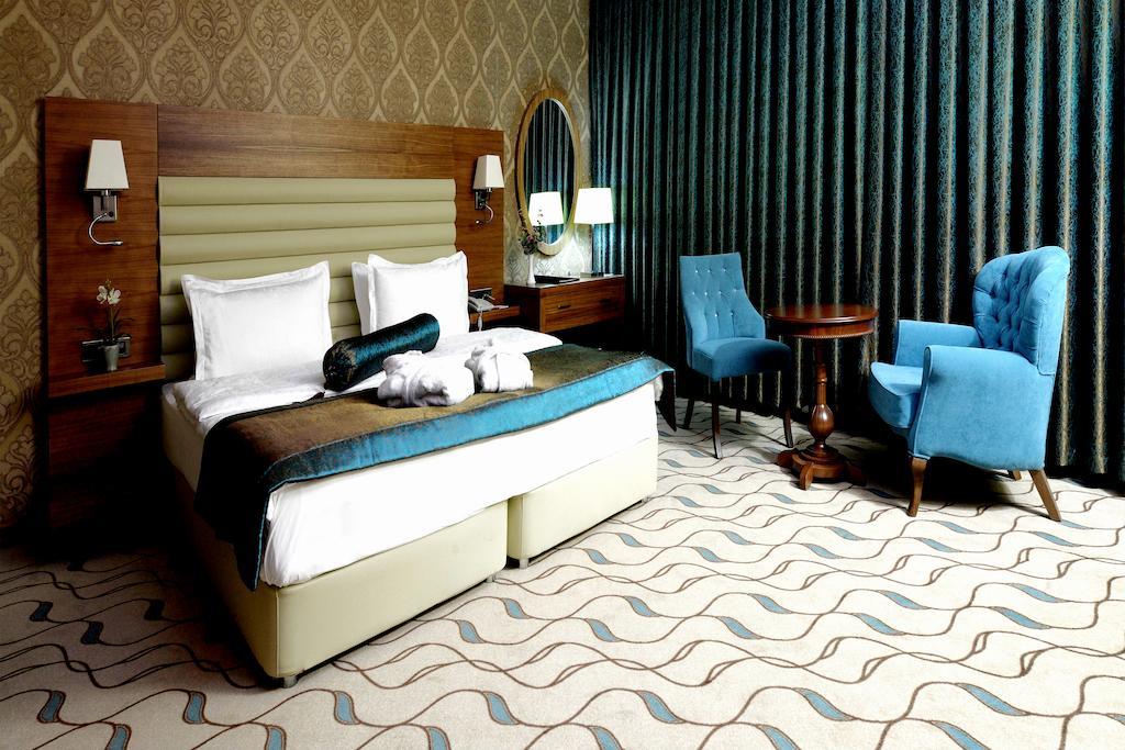 Margi Hotel Edirne Bagian luar foto A bedroom at the hotel