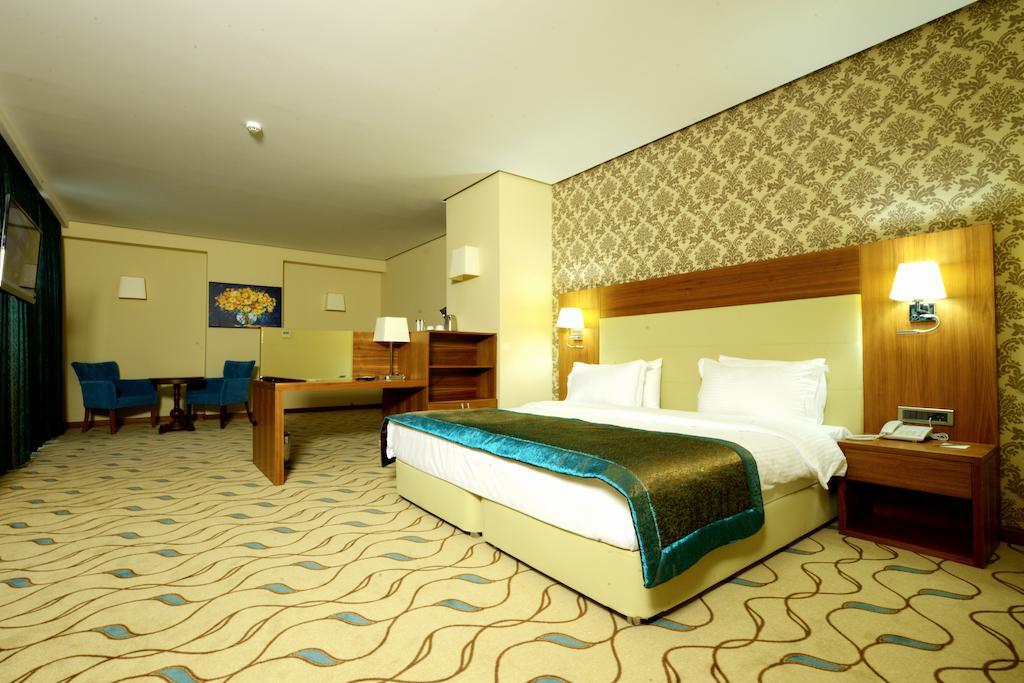 Margi Hotel Edirne Bagian luar foto Suite