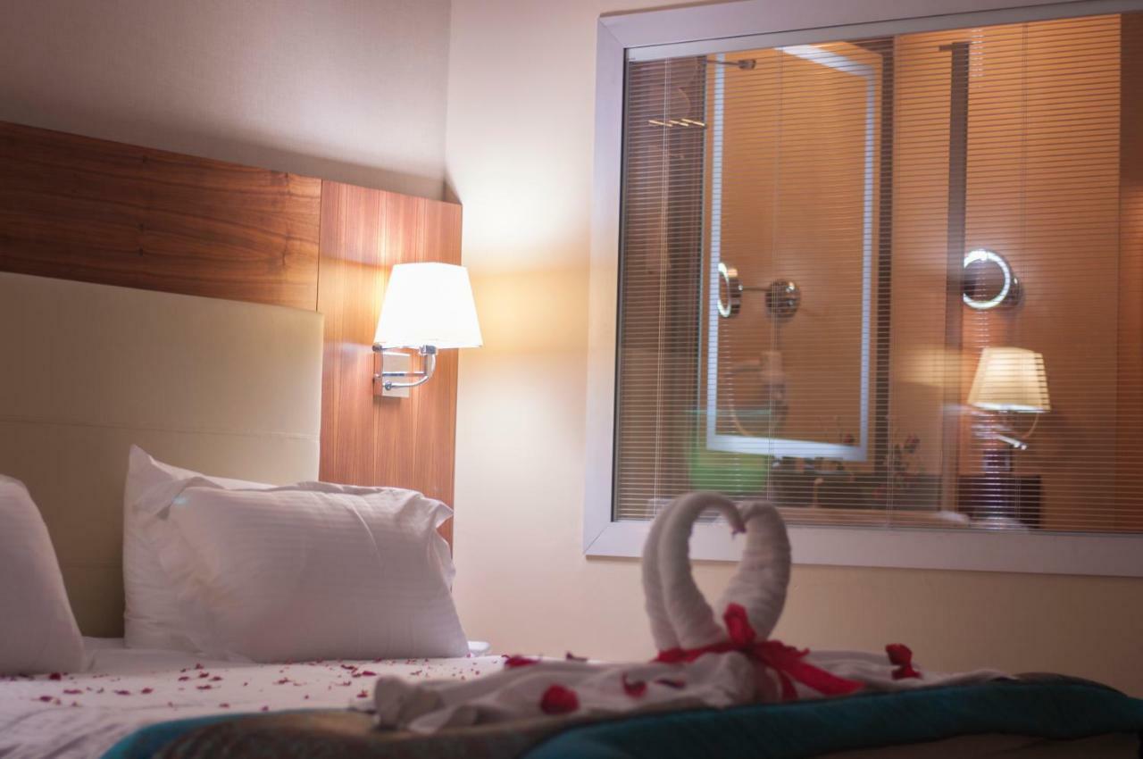Margi Hotel Edirne Bagian luar foto A room at the hotel