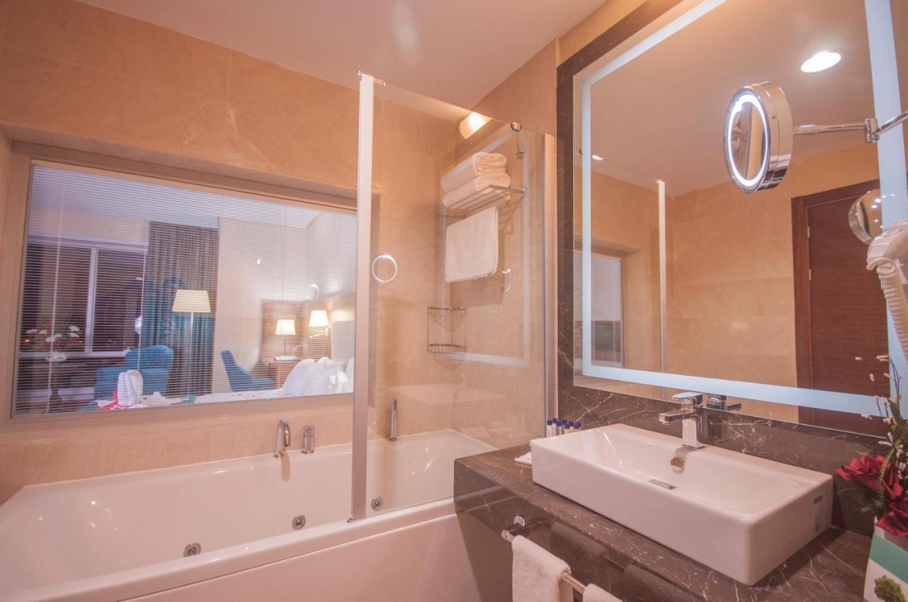 Margi Hotel Edirne Ruang foto A bathroom in a hotel